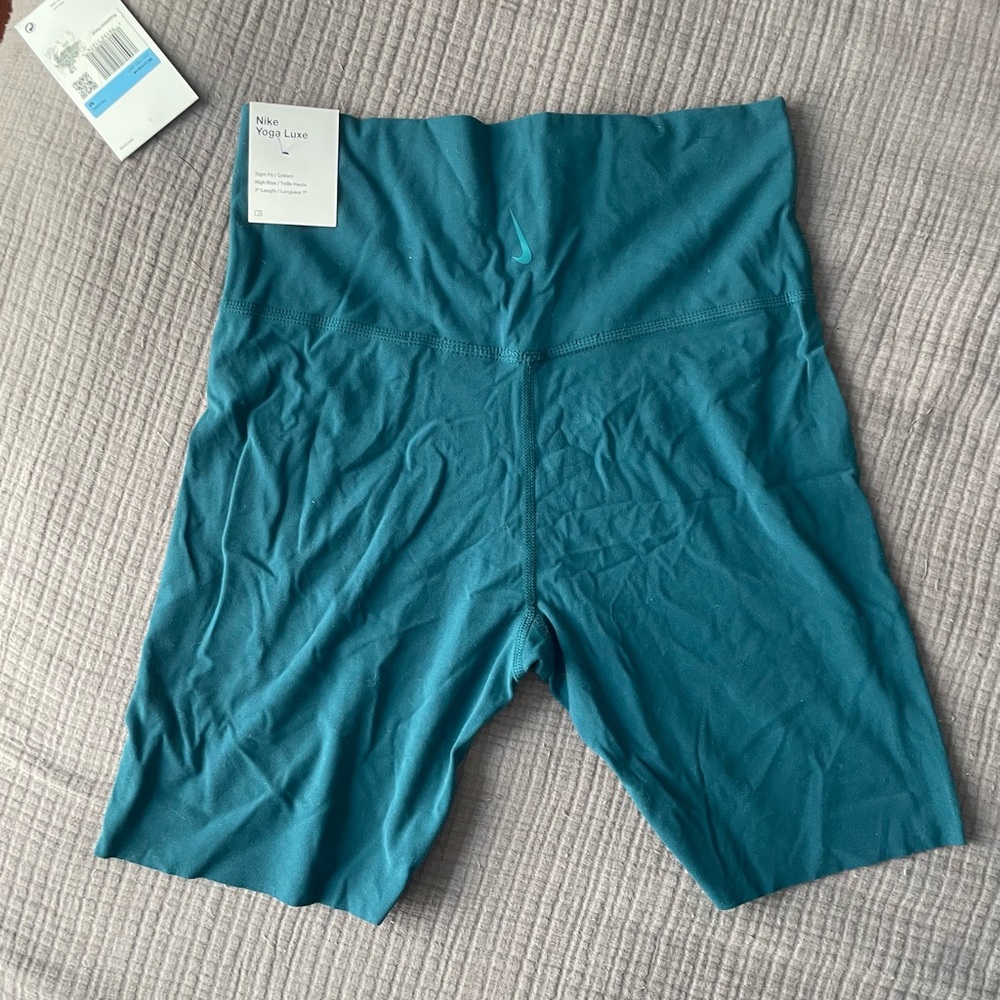 Nike Yoga Lux High-Rise Shorts 🩳 - Picture 3 of 9
